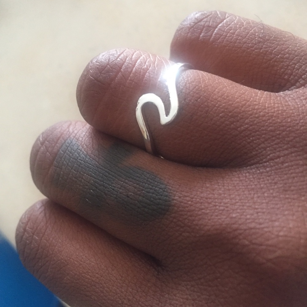 π TWO LEFT Minimalistic ocean wave ring silverπ - Picture 5 of 8